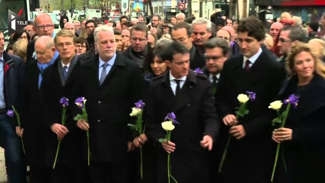 Barack Obama se recueille devant le Bataclan