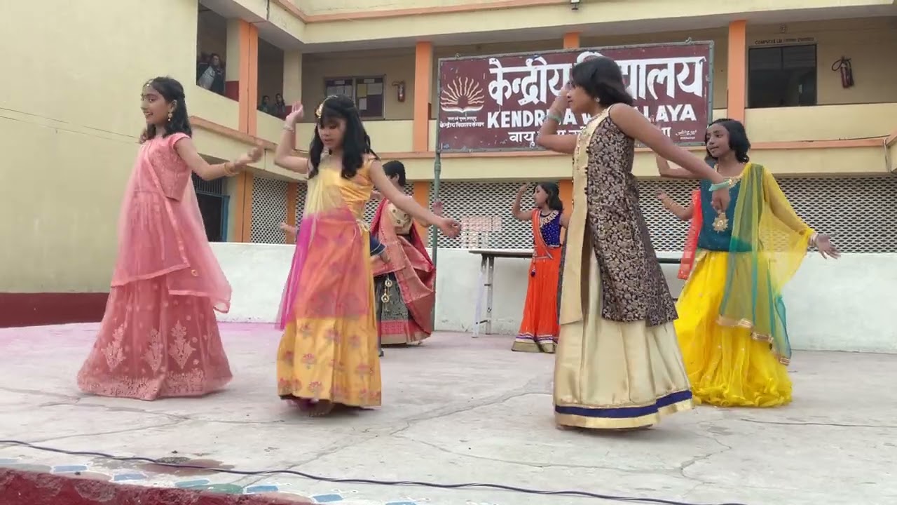 Gaam ke adhikari tuhi barka bhaiya ho / गाम के अधिकारी/group dance/folk song bihar/ kv dance