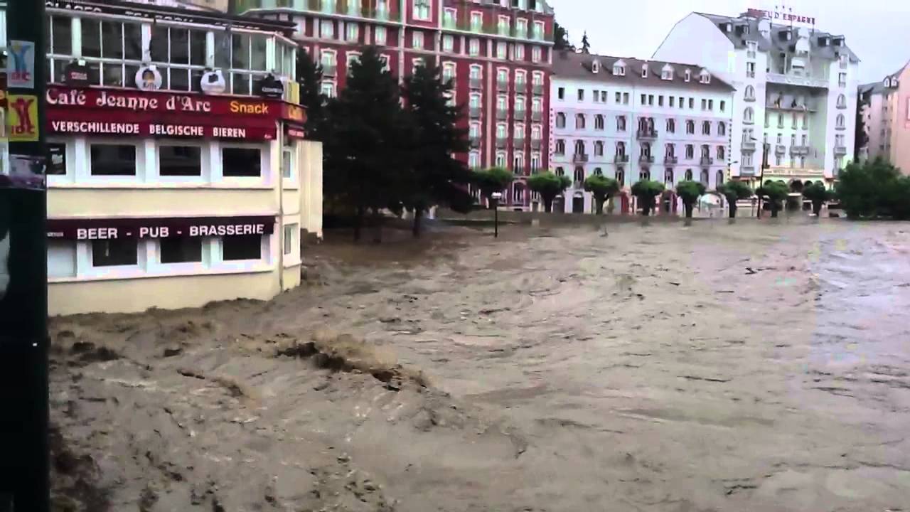 Lourdes: Flooding of River Gave - Pont Vieux part 2