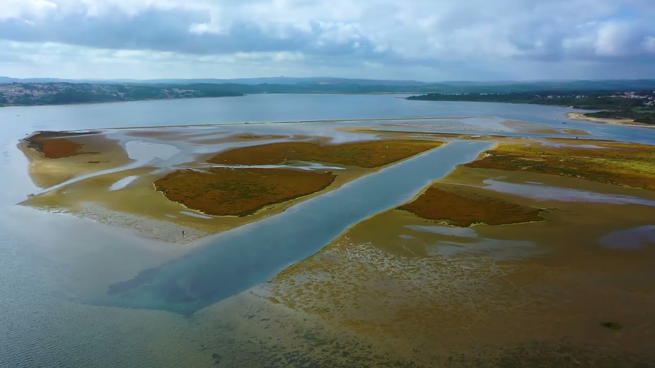 FOZ DO ARELHO VERSUS LAGOA DE ÓBIDOS.