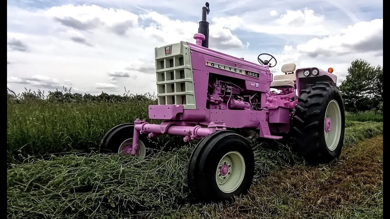 Оливер, страдающий дальтонизмом, косит сено, пока оно не перестает косить. #swearjar #oliver