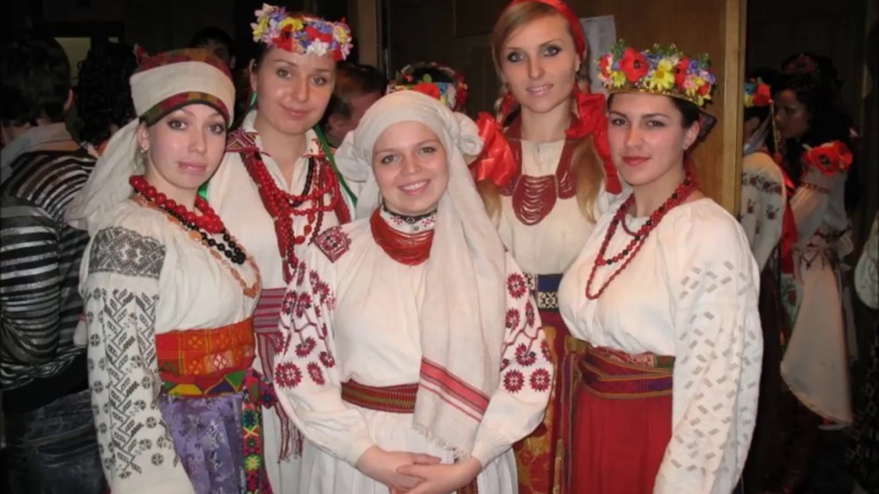 Через сад виноград.   Співає ансамбль 