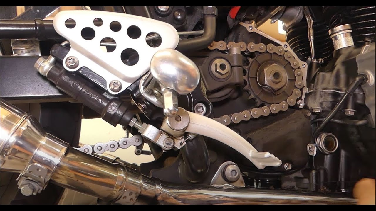 Triumph Thruxton 900 -- Teil 05 -- Etwas aufpolieren und Räder ausbauen