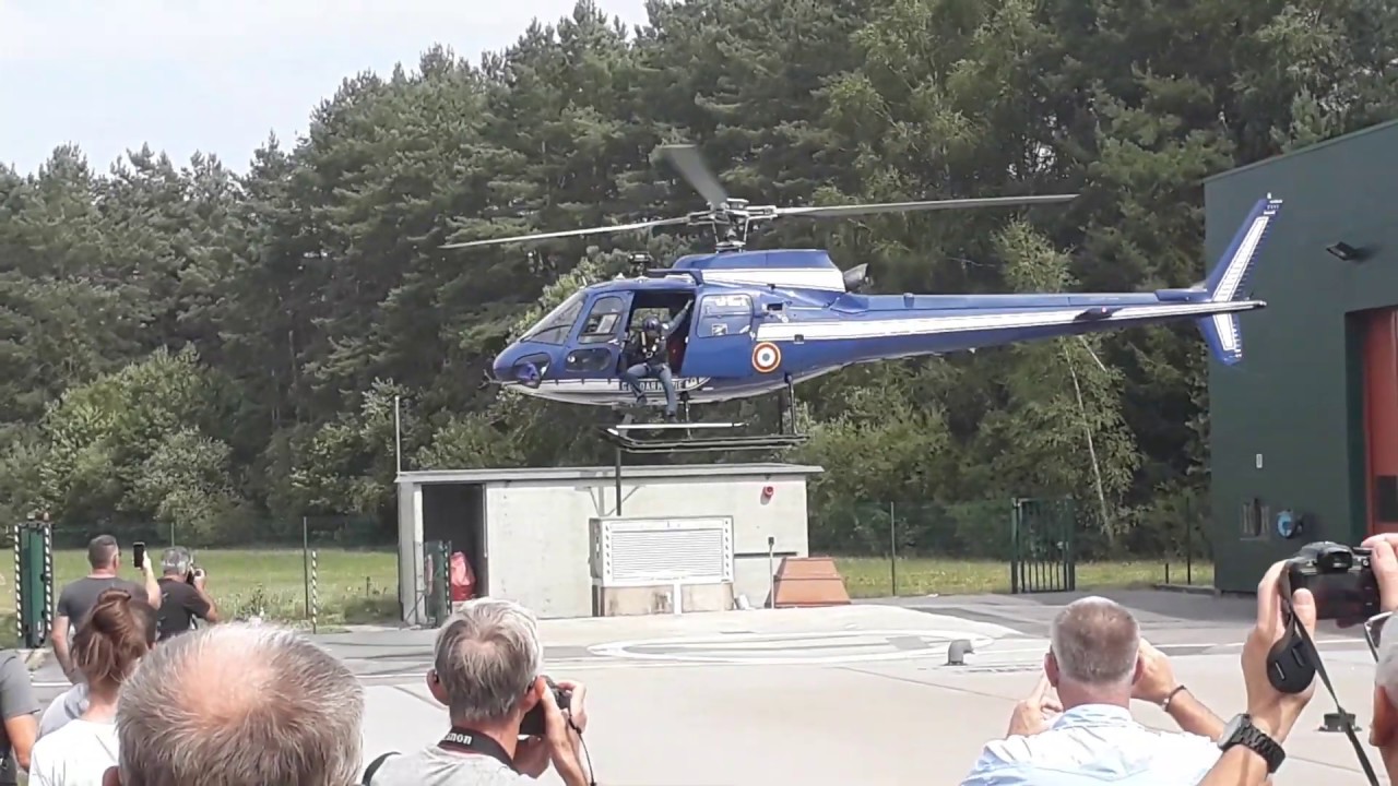 AS 350 Gendarmerie Nationale : Démonstration aérienne de la Gendarmerie Nationale Egletons (19)