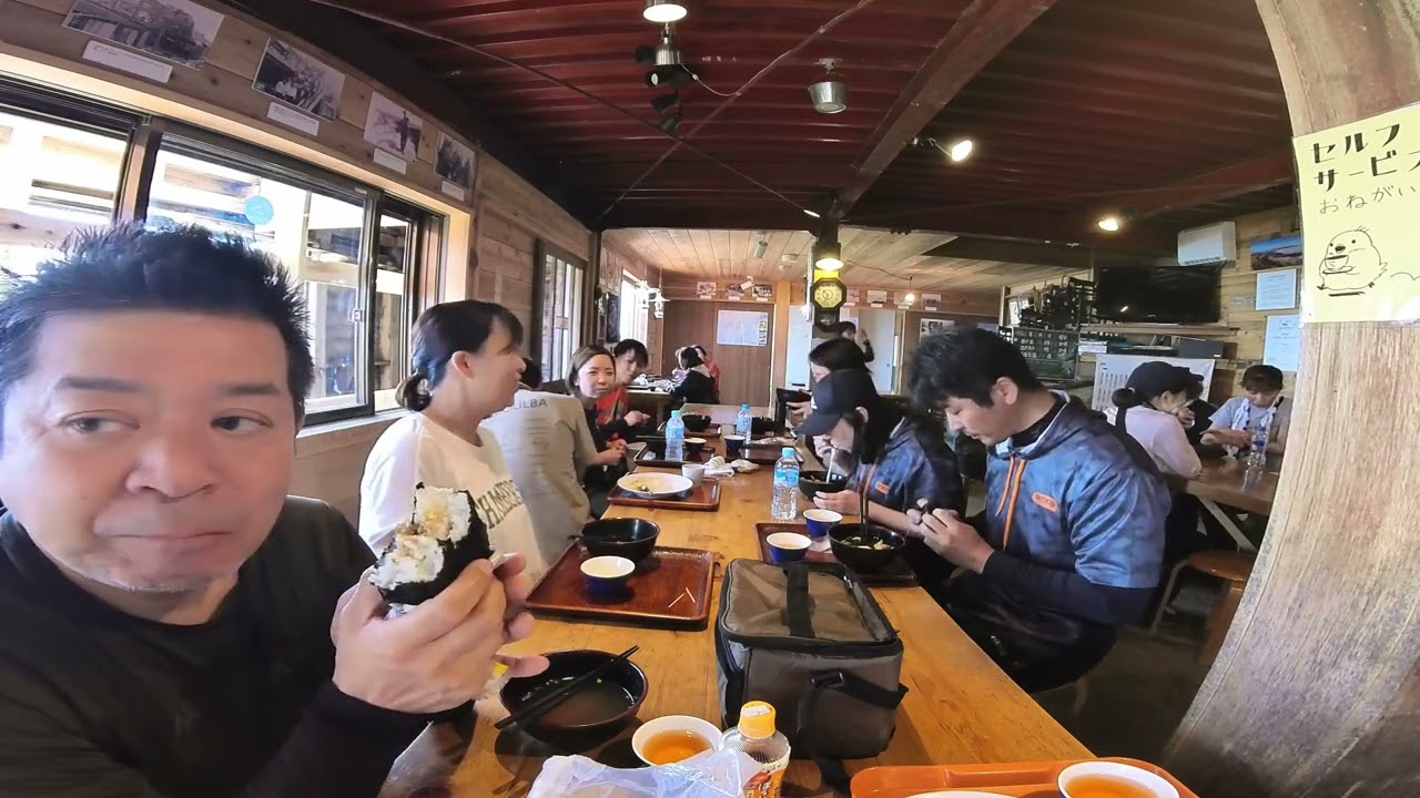 剣山頂上ヒュッテで食事