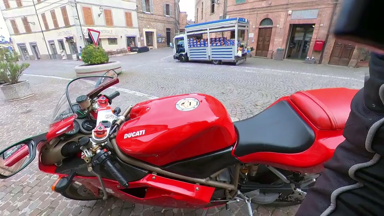DUCATI 748