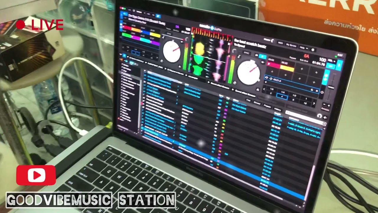 Skratchy Fingah with Traktor F1 and Numark pt01s DJ tech mixer