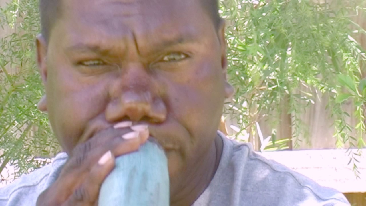 Larry Gurruwiwi 2017 | Blue Bamboo didgeridoo | Freestyle Yidaki 2