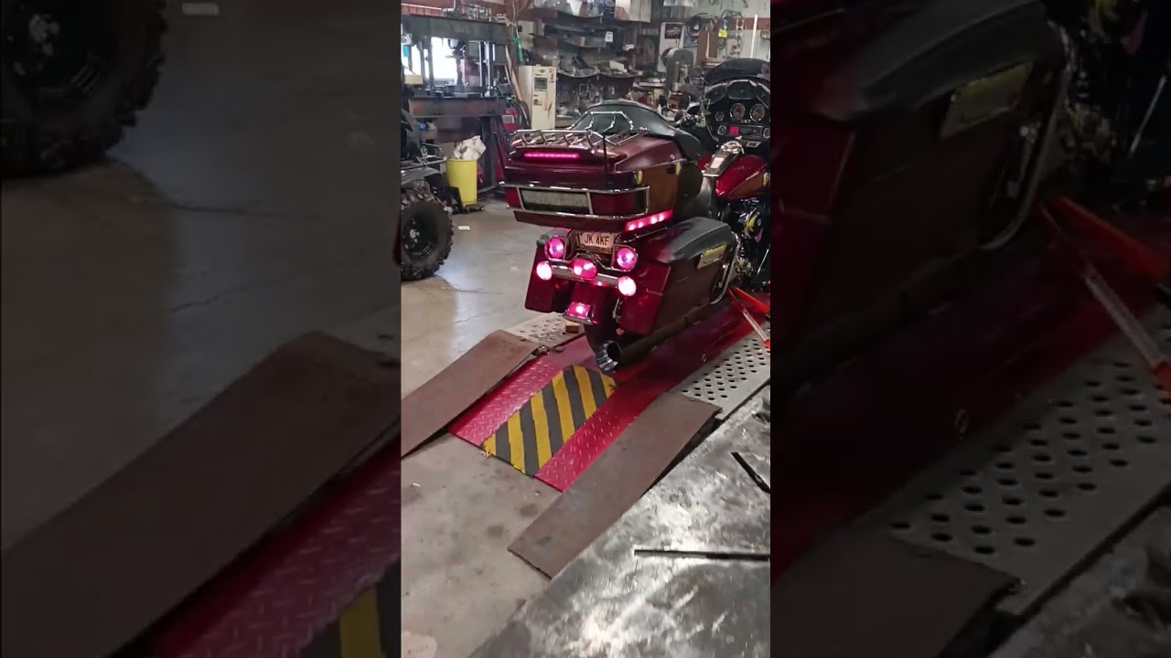 Sharkroad 2 into 1 header 4.5 muffler install and first start up o2 Ultra Classic