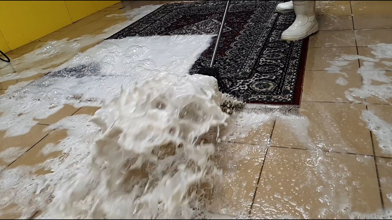 Pranie dywanu MOCNO zabrudzonego. Renowacja frędzli, brudna woda wypływała niemalże do końca 😍💦