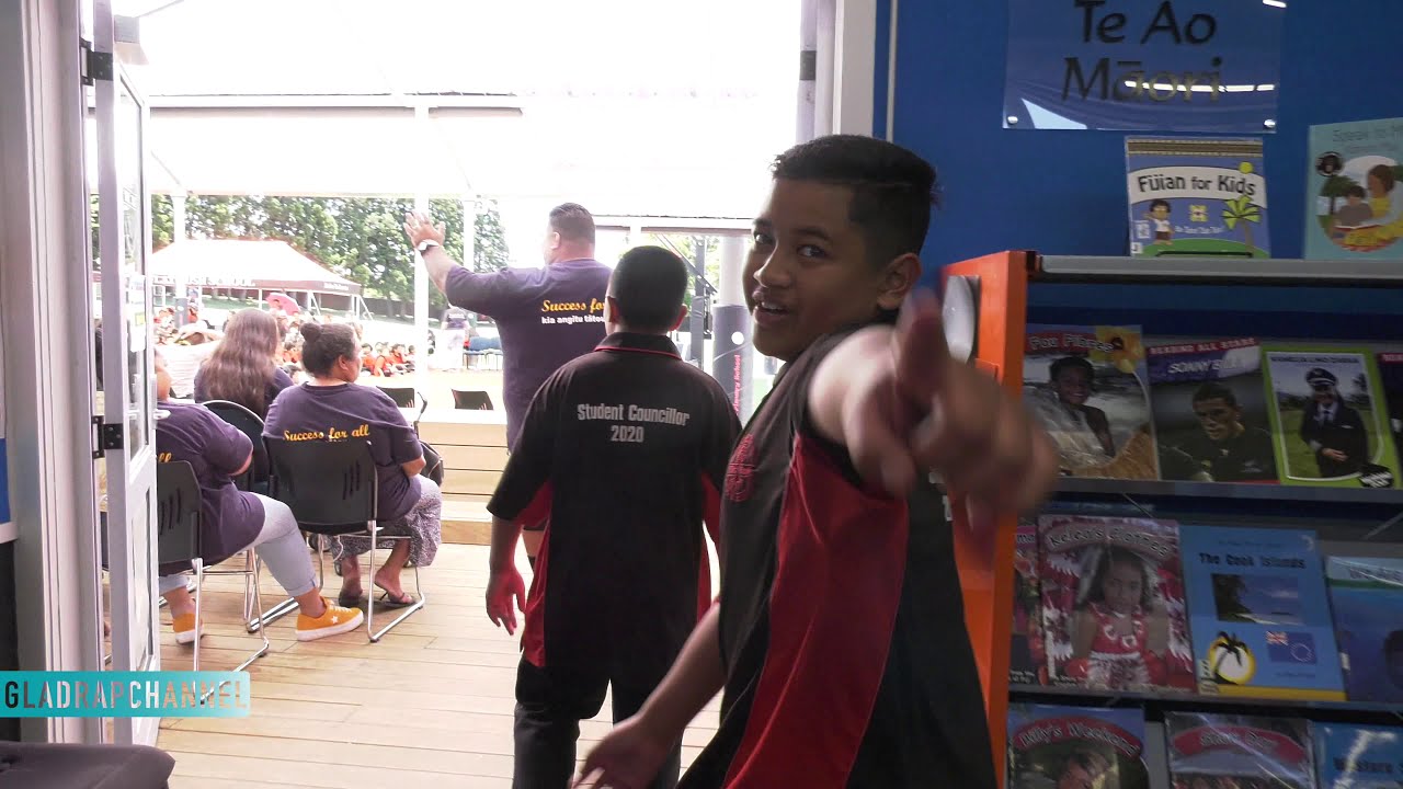Joseph Parker visits Flat Bush Primary School in Otara
