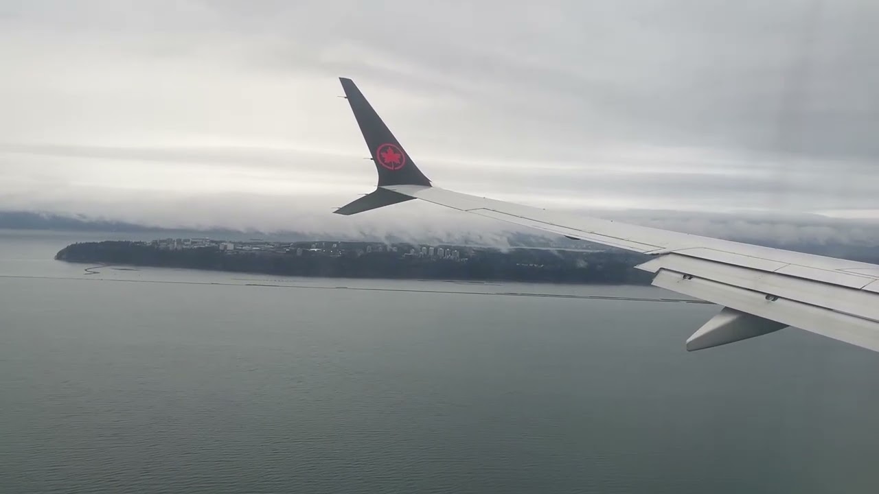 Air Canada 737 Landing in Vancouver International Airport in November 2025