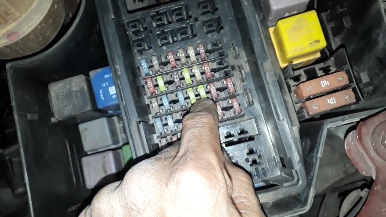 qual o fusivel e o rele da bomba de combustivel do corsa frente motana