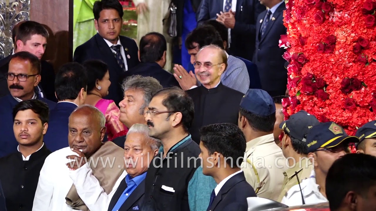 Ratan Tata and Deve Gowda at Isha Ambani's wedding, Javed Akhtar in frame too