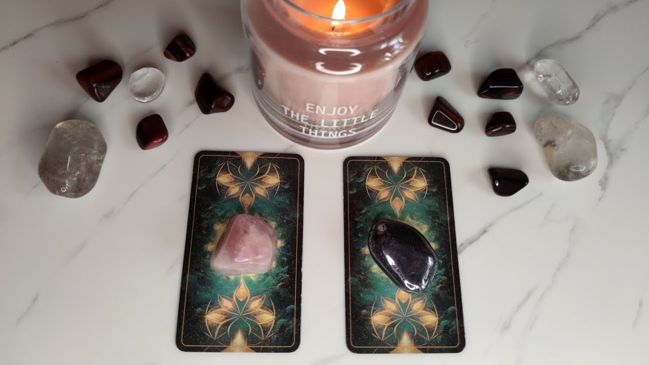 🍀 Cine te are în gând? 🍀💕 Alege O Carte Etalare Tarot Dragoste