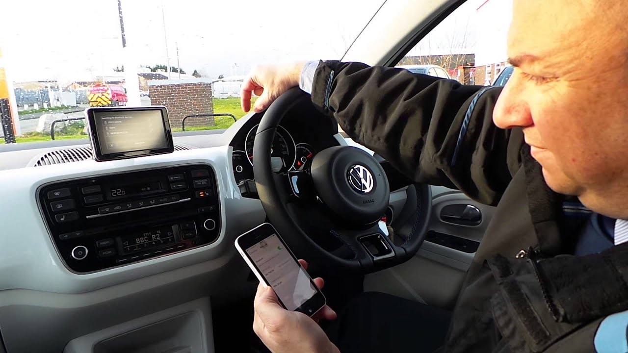 Как подключить Bluetooth-телефон (модуль «Карты и многое другое»)