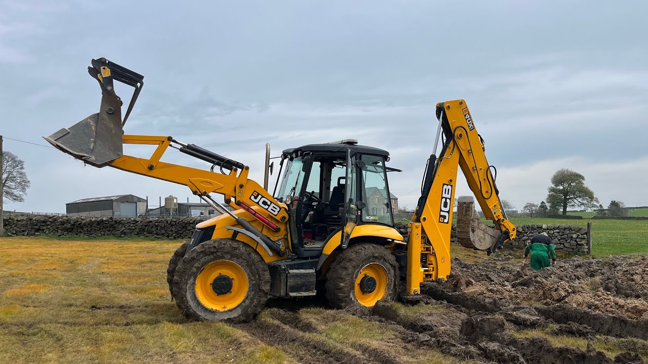 Jcb 4cx digging land drains