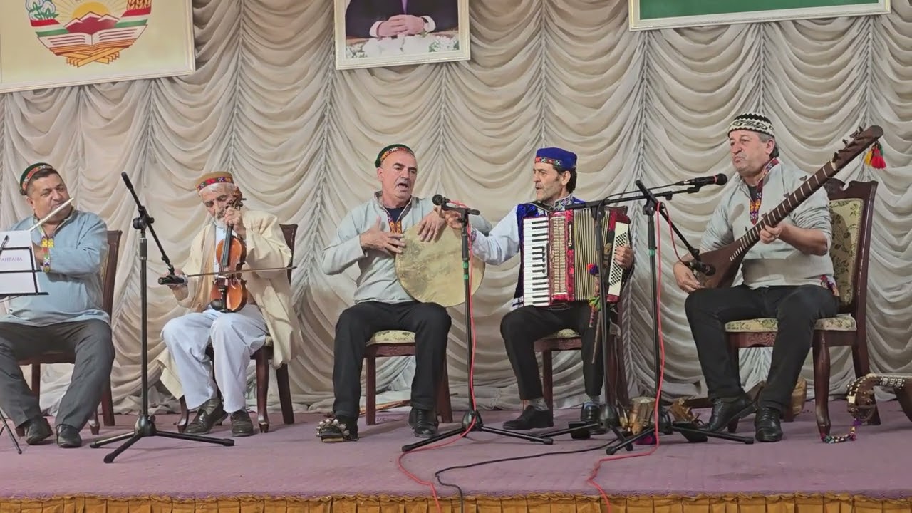 Барномаи консертӣ дар донишгоҳи давлатии Хуҷанд (факултаи мусиқӣ).