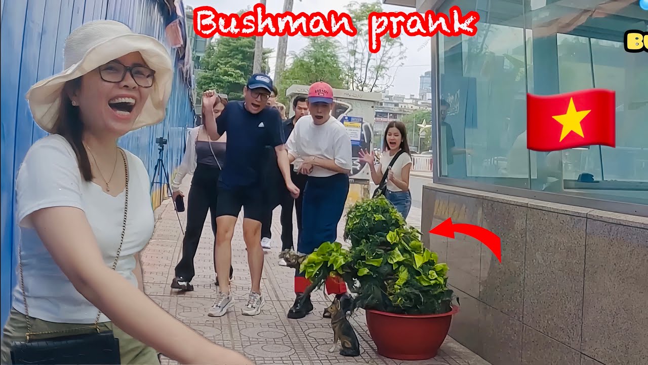 #bushman_prank / phản ứng cực mạnh của Du khách nước ngoài khi gặp BUSH MAN trên đường phố Việt Nam