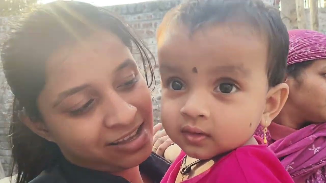 आज पिल्लू ला नेले शॉपिंग ला 😍 दुकानात गोंधळ नुसता तिचा 😂 बाबांच्या टेबल वर बसली शिवाज्ञा 🥰 