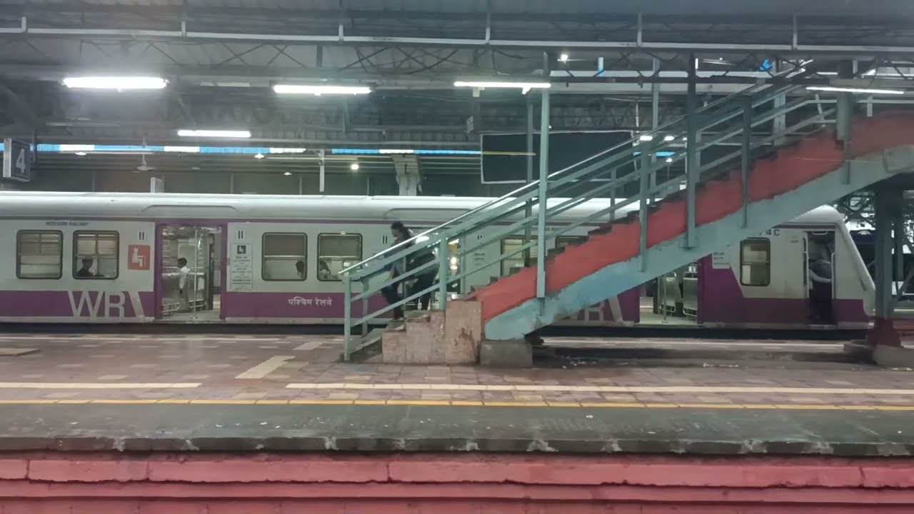 Rapid acceleration from 0 to 110 kph on Vande Bharat Express - Departing from Borivali station