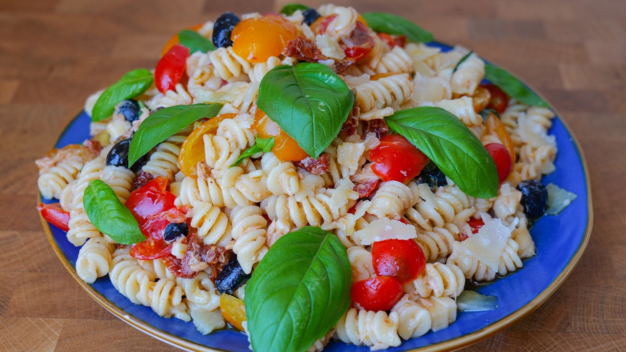How to Make Pasta Salad Like an Italian (It's Not What You Think)
