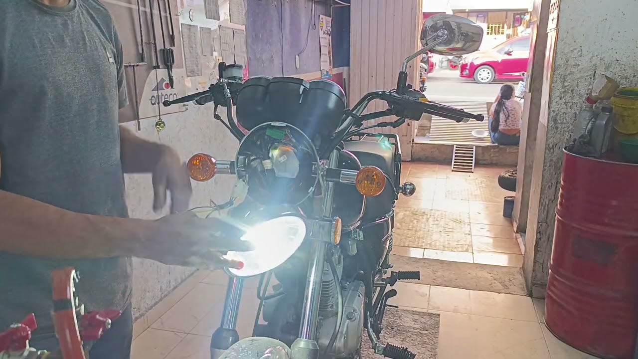 Postura de bombillo led moto GN 125 paso a paso  (cambio de socket)