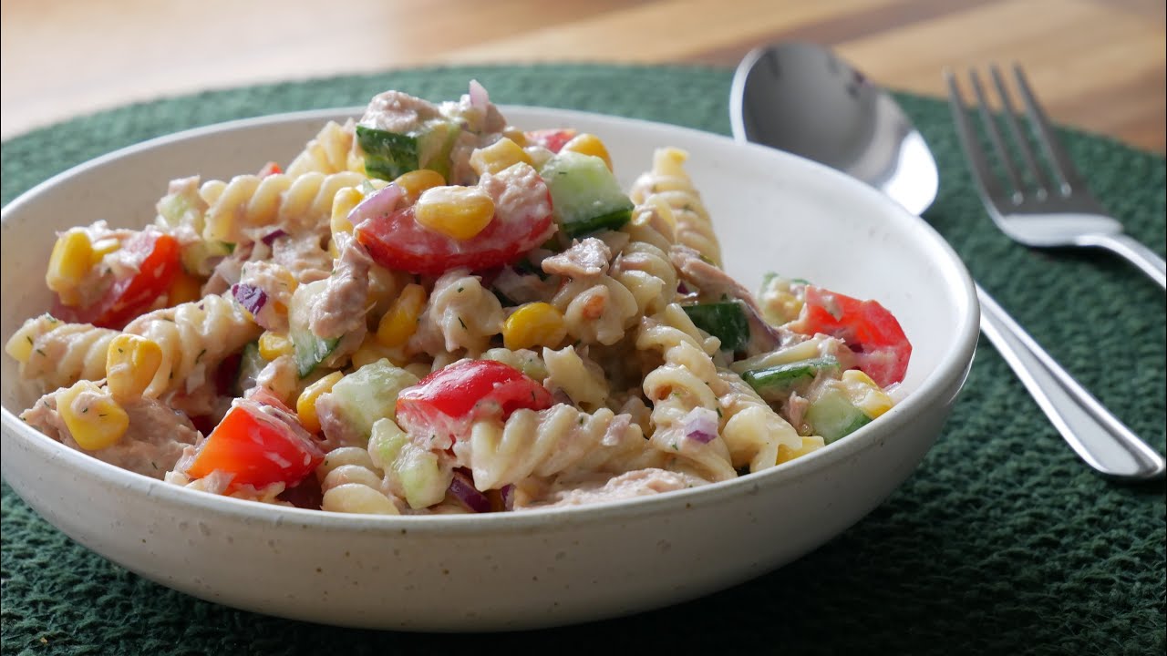 Schneller Thunfisch Nudelsalat mit Gemüse (Rezept) || Tuna Pasta Salad with Veggies || [ENG SUBS]