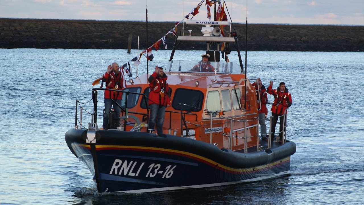RNLI Amble, Shannon Class Lifeboat  (Elizabeth and Leonard) arrival