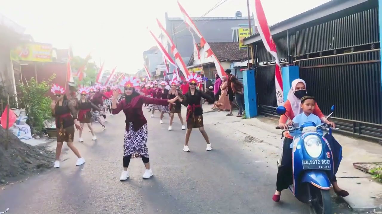 PRAHU LAYAR Karnaval SEMBUNG TULUNGAGUNG RT:02/RT:02 