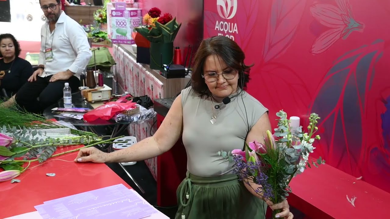 Inovação em Buquês e Embalagens utilizando o Poli Coreano Acqua Flor com Ivania Dornelas