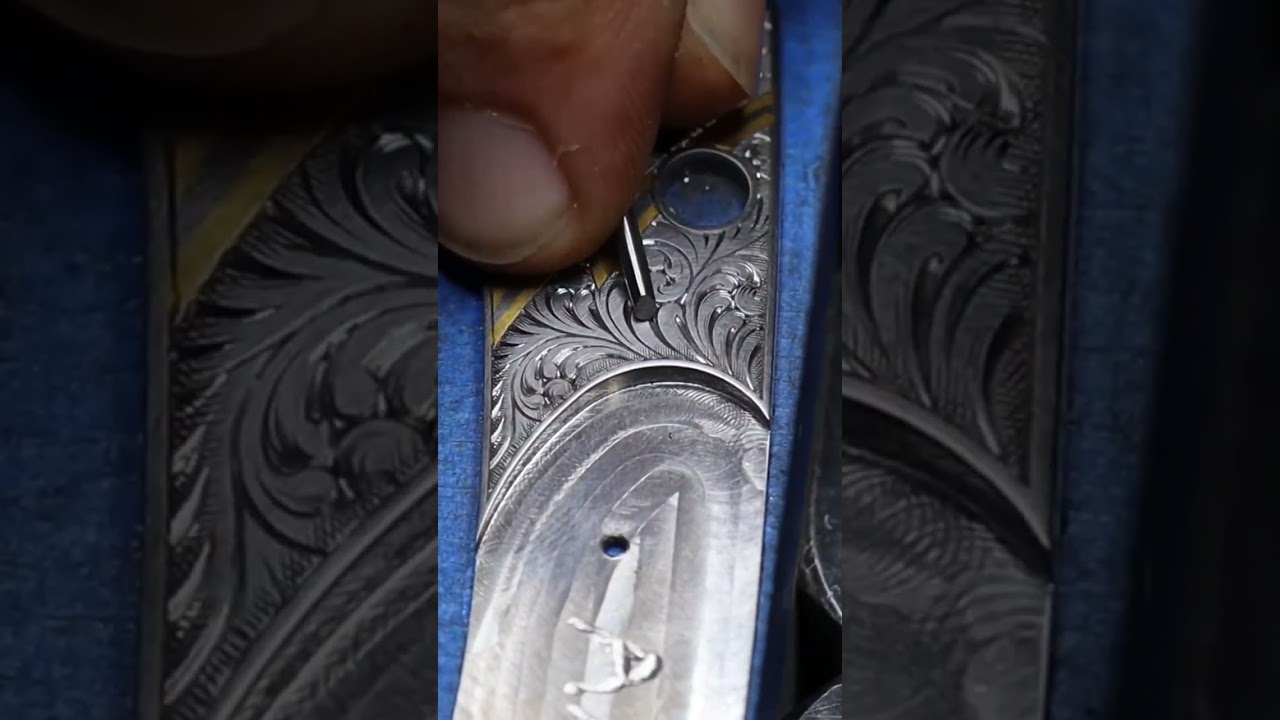 The final detail on this handengraved @williamhenry_studio folder. #engraving #handengraving  #knife