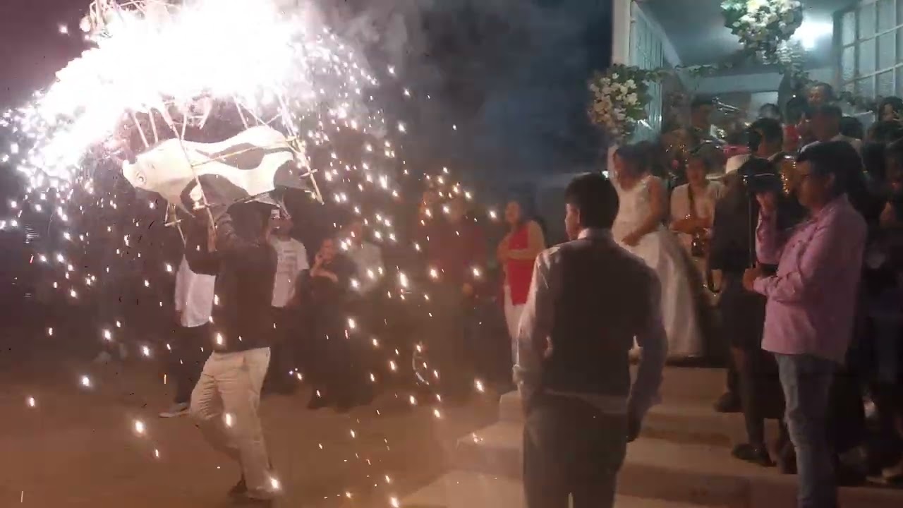 Lobo de la noche y Alex la voz en San Bartolomé Tlaltelulco 