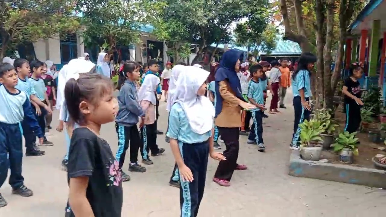 Afni Daulay Úas keolahragaan SD video senam atau dance SDN 106790 Seimencirim