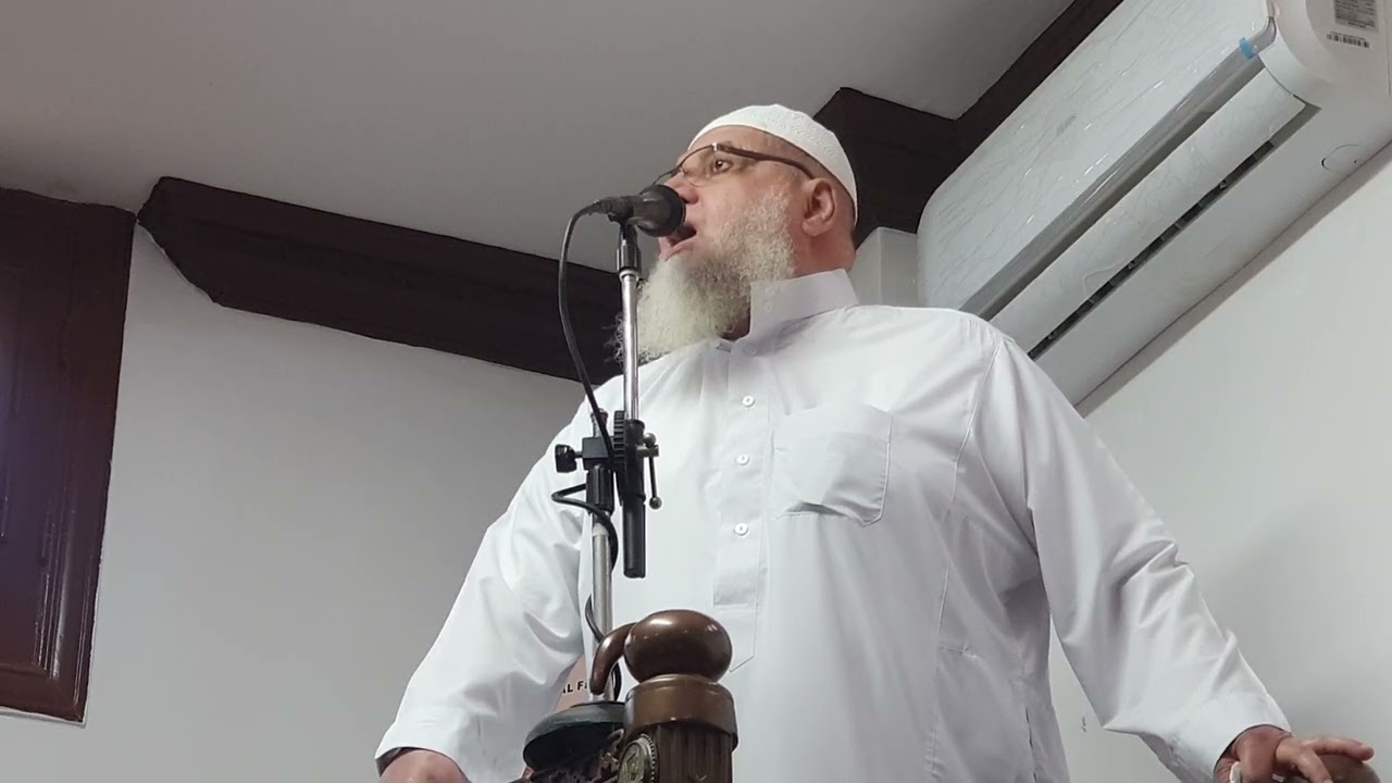 الاستقامة بين الحلال والحرام