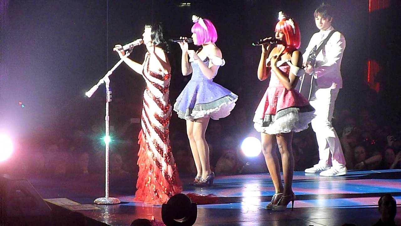 Katy Perry - Live - The One That Got Away w/Someone Like You (Adele Cover) - o2, Dublin 8/11/11