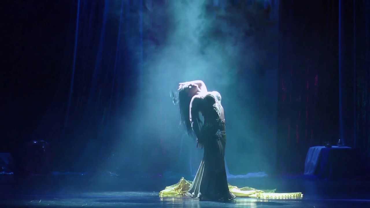 Suraiya Polish Bellydancer - Led Isis wings - Icarus myth