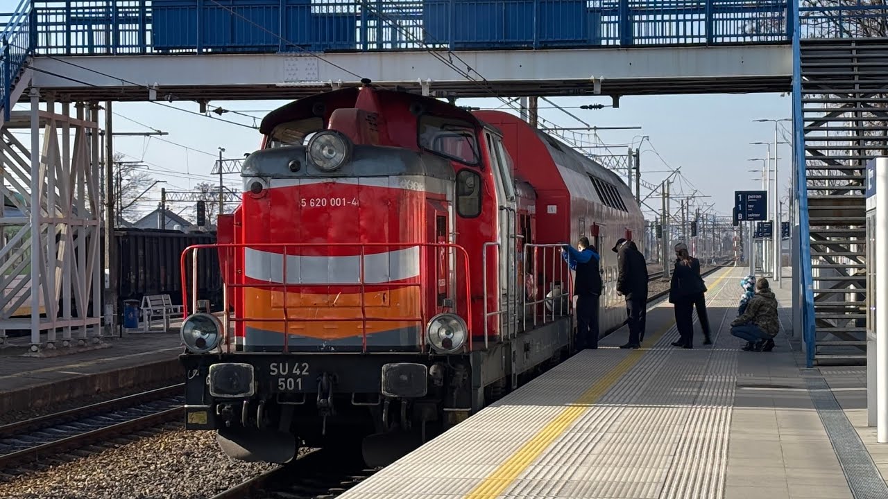 SU42-501 z wagonem piętrowym (bohunem) w Ostrołęce!