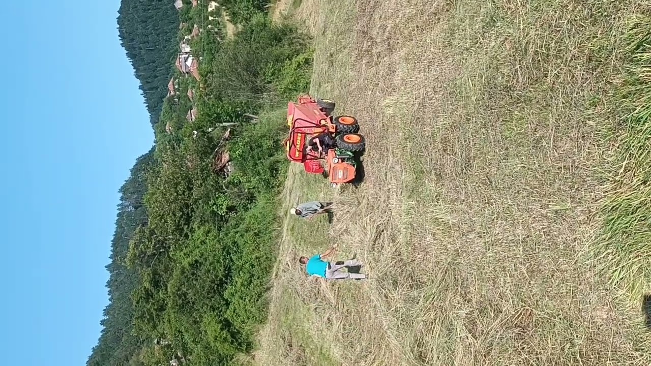 Brnjic,baliranje sijena,u pozadini Hide daje komentar🤣🤣👌👌👌