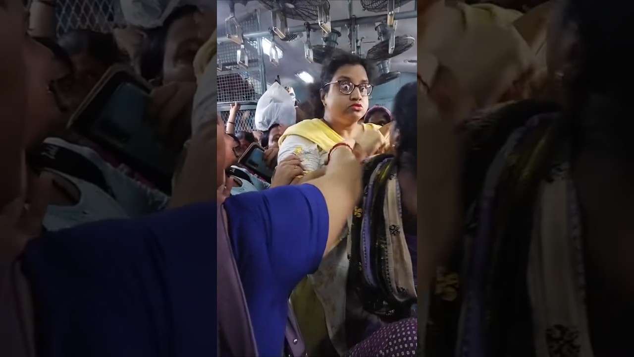 Mara-Mari 🤼&zwj;♀️🥊hua Train Main # #fight #train #travel #maramari #ladies #ladiesfirst