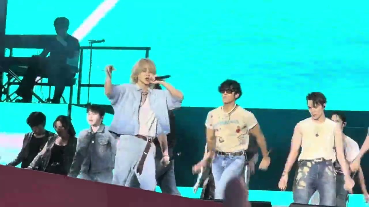 SEVENTEEN performing Maestro at Lollapalooza 2024 in Berlin 240908