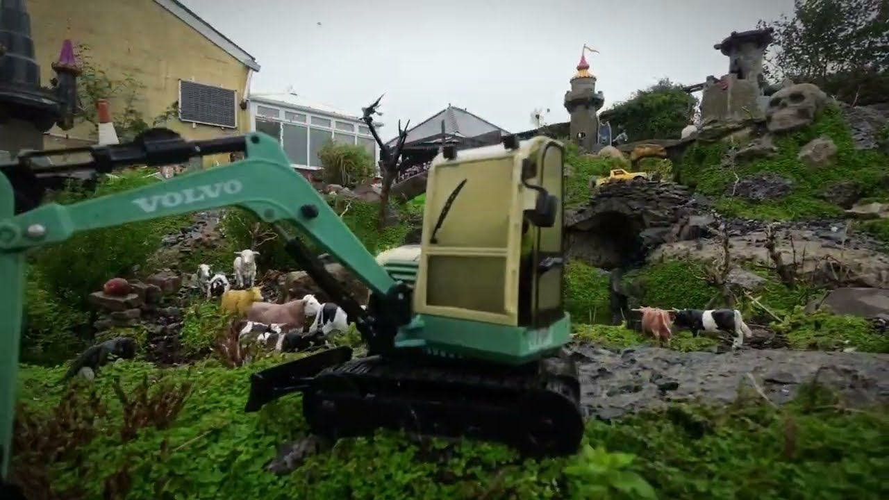 man made living micro world RC crawler course Inching Islands diorama photography underwater scale