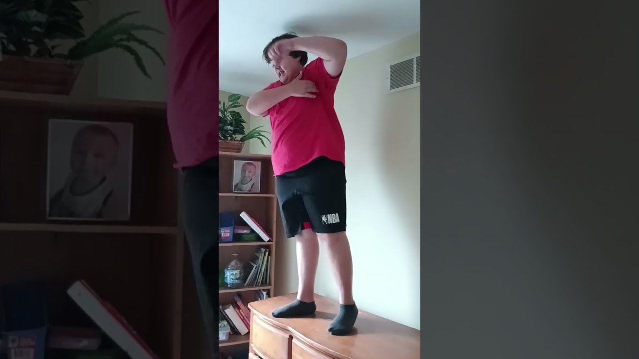 Fat kid breaks bed 🛏️