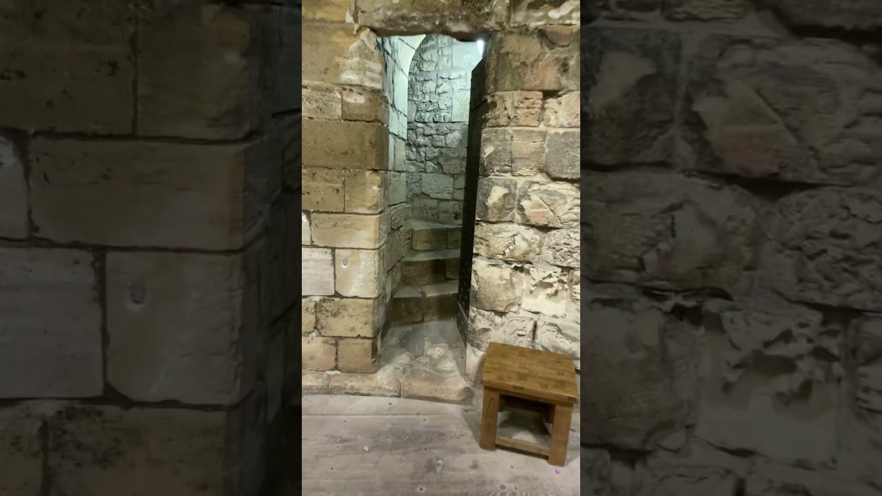 1000-летний туалет в замке!!