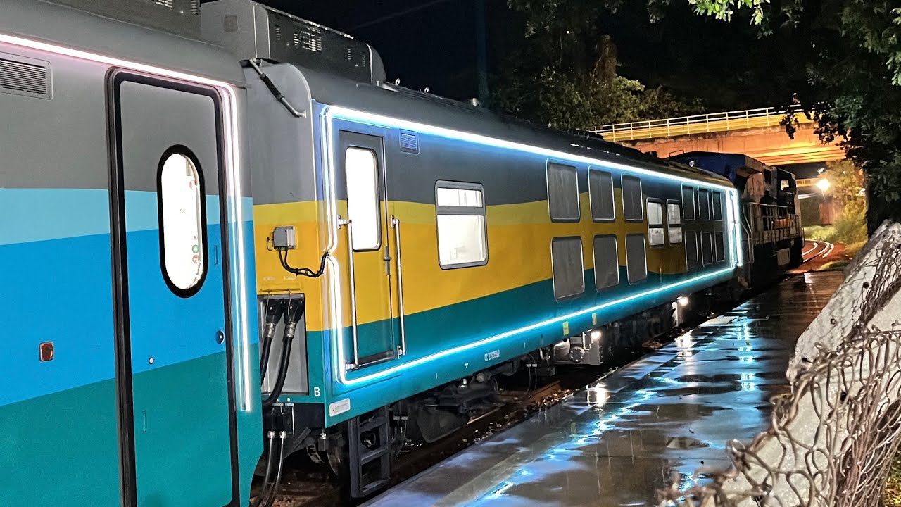 Trem de Passageiros Noturno da Estrada de Ferro Vitória a Minas  - Trem de Férias em Aimorés