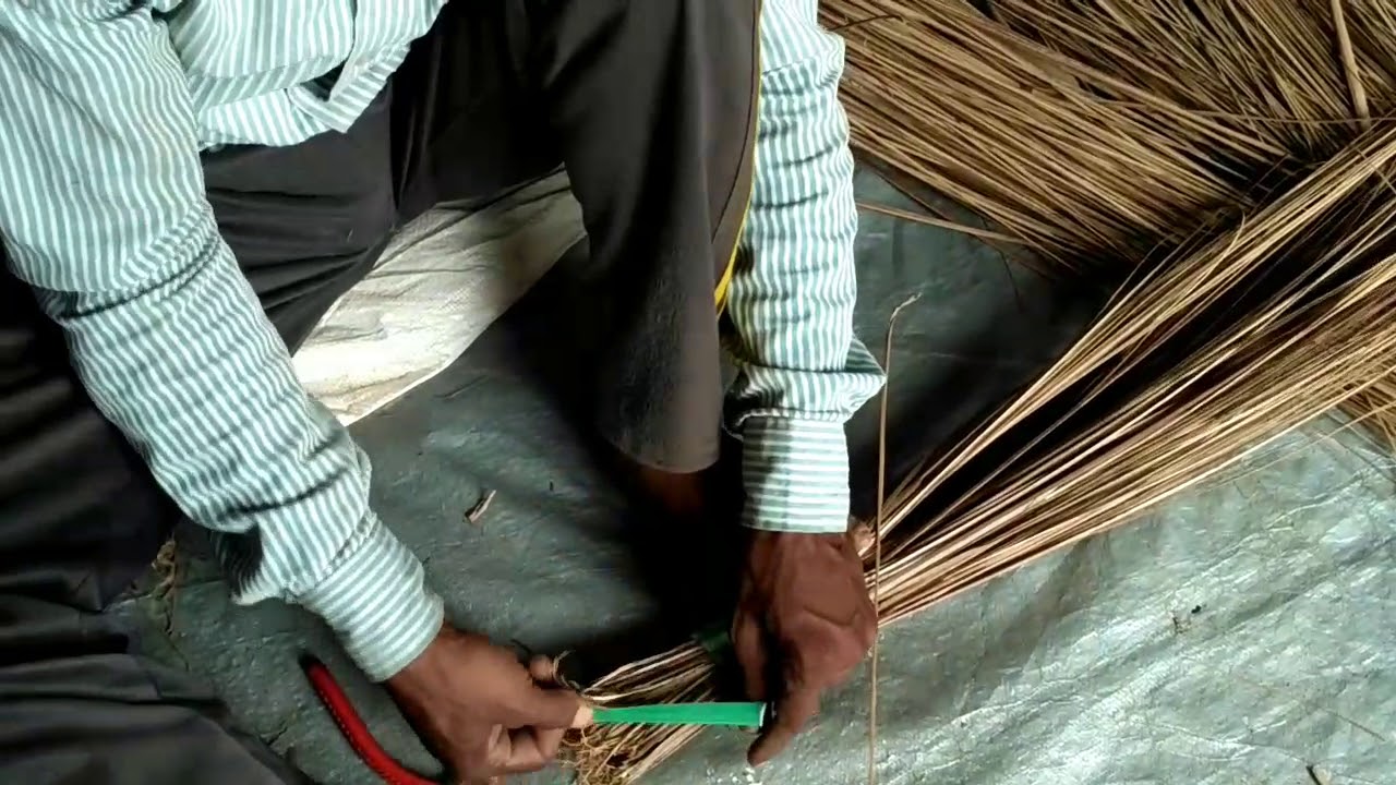 How the design broom stick.made at poonam Devi brooms industry