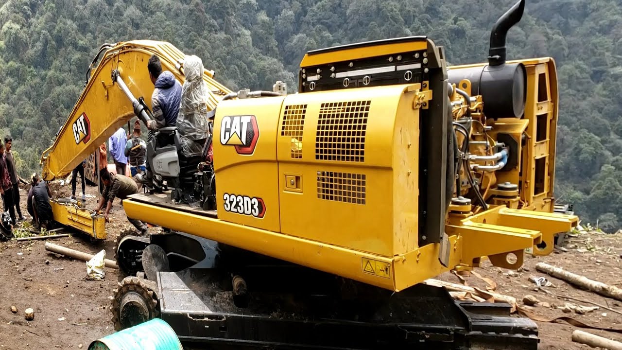 New Cat Excavetor 323D3 Assembly. Our Hard Working team.