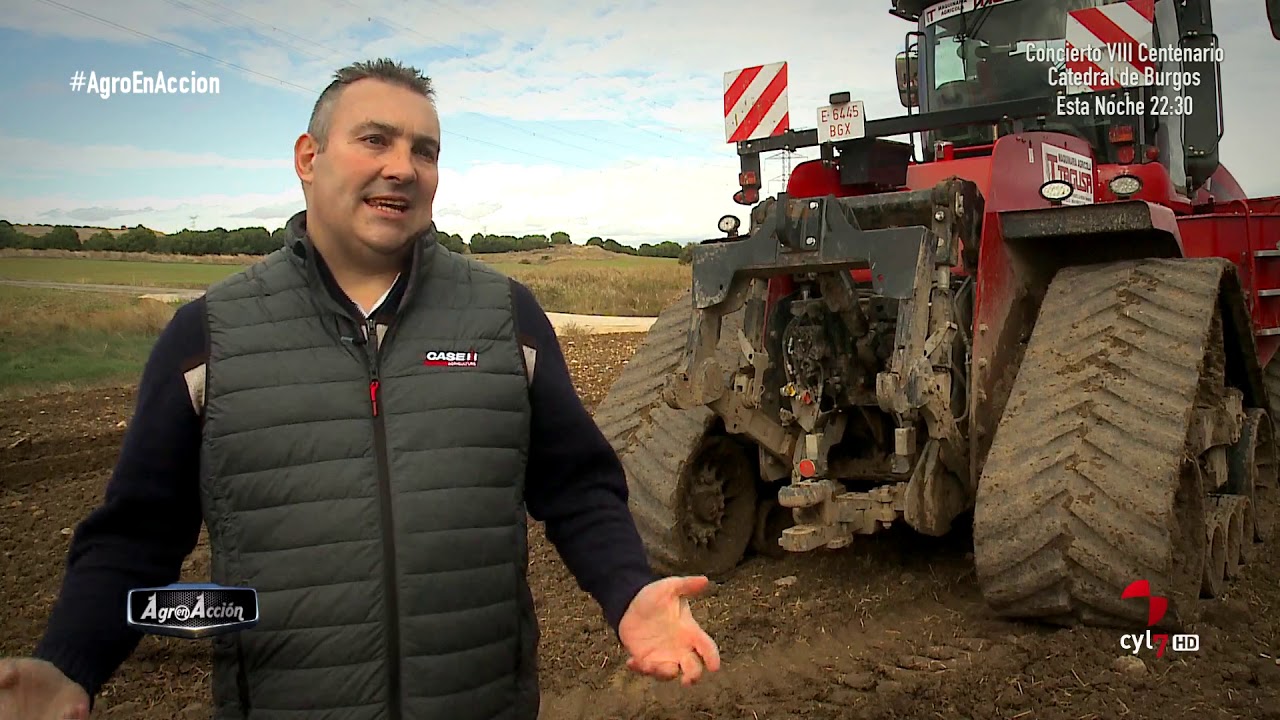 Agro en acción (32).- Tractor Quadtrac 540 CVX Case IH y  vertedera de Fontan