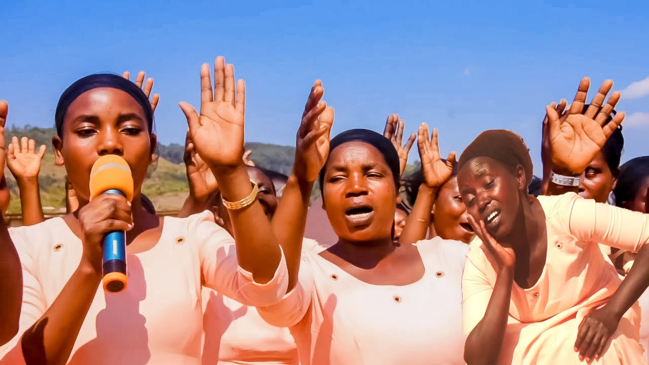 Waradushyigikiye by Elayo choir ADEPR KAGABIRO