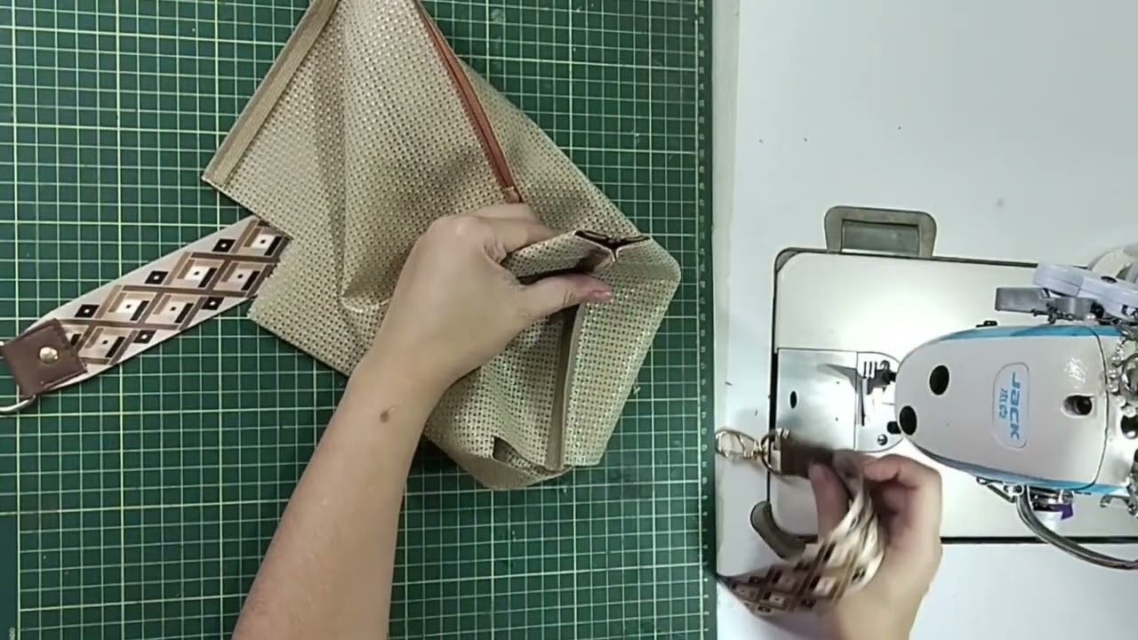 Como fazer necessaire em tela. Costureira fácil uma nécessaire com alça 